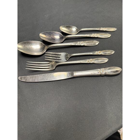 Vintage Silverplate Flatware Set – White Orchid – Discontinued - 46 pcs - Picture 3 of 16